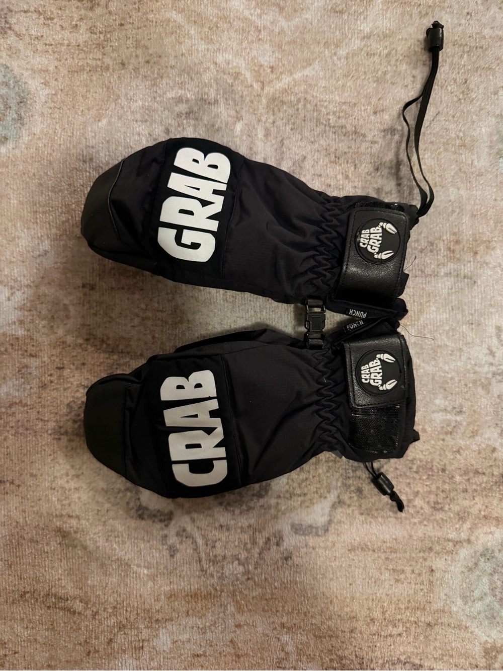 CRAB GRAB Black punch mitt size small